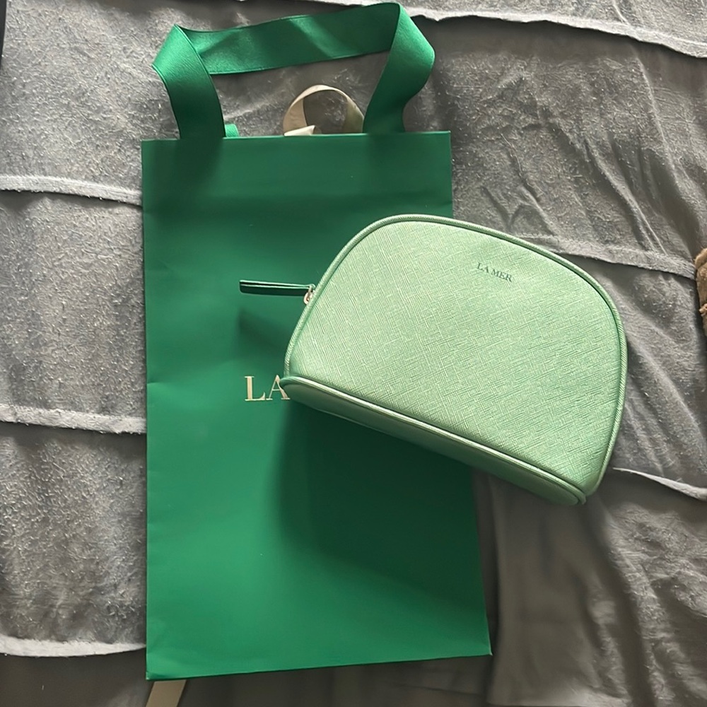 La Mer make up bag and shopping bag